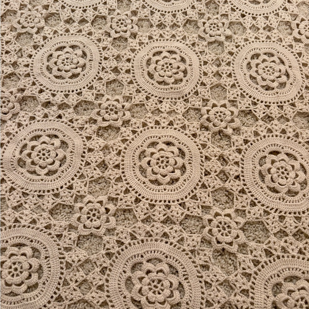 Crochet Lace tablecloth (obo) - Picture 3 of 4